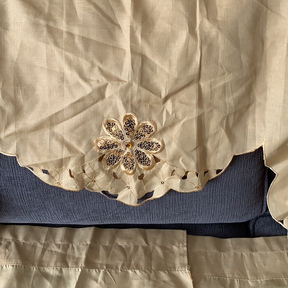 Window treatment - Picture 2 of 7